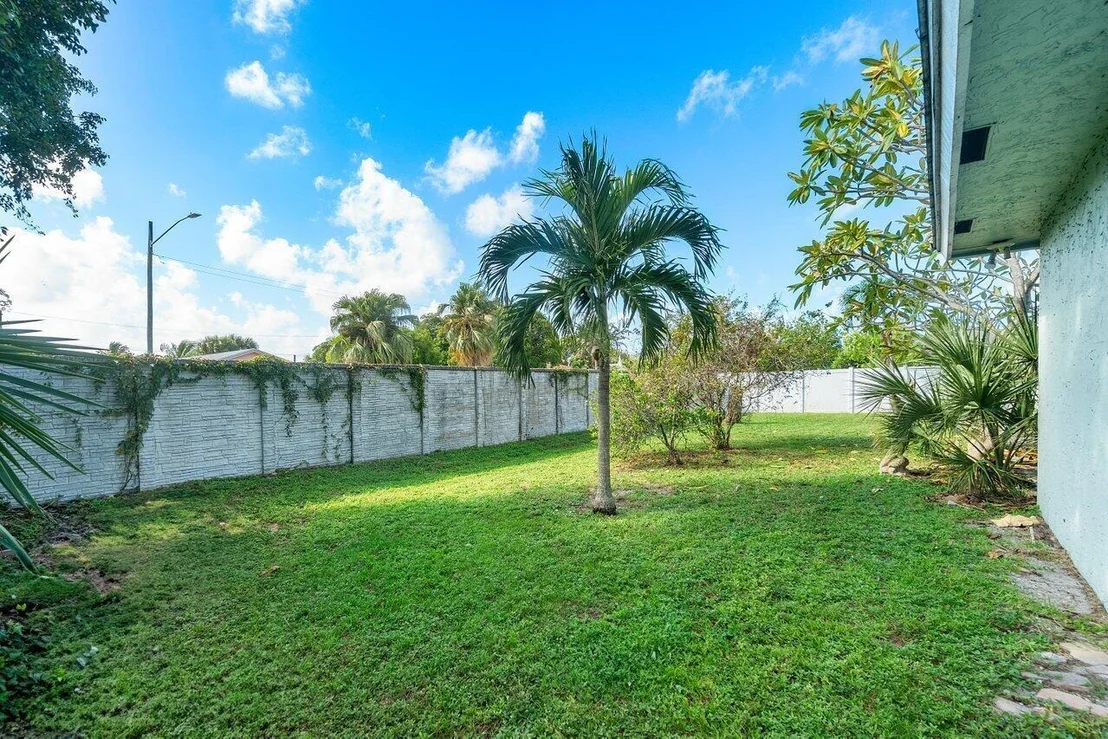 Photo of 702 Enfield Road