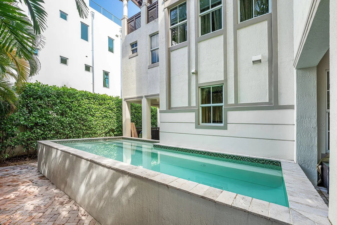 Photo of 1108 Coconut Row