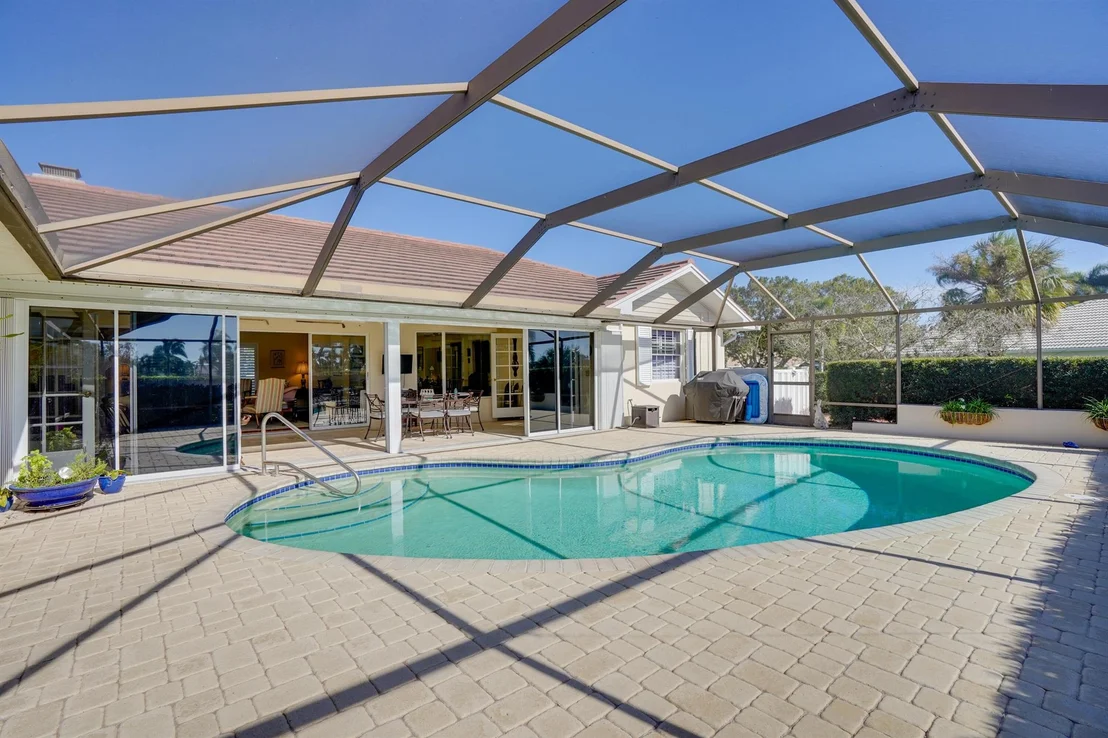 Photo of 4143 SE Fairway E