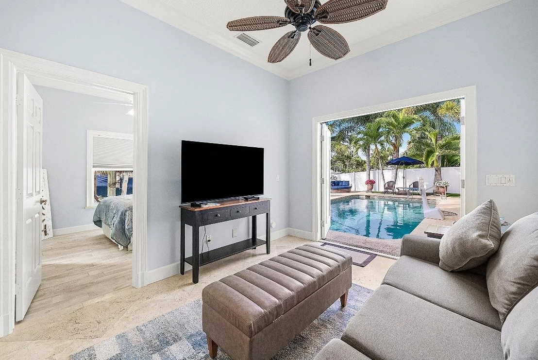Photo of 906 Dolphin Drive