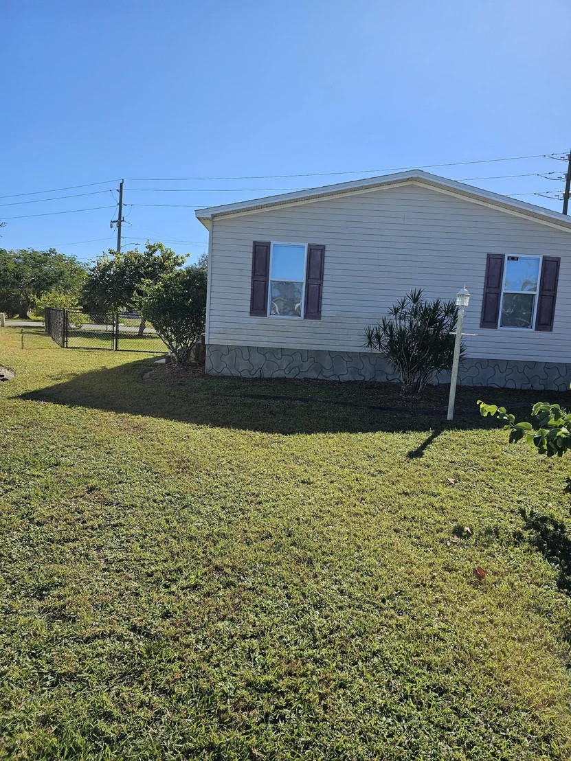Photo of 877 Laurel Circle