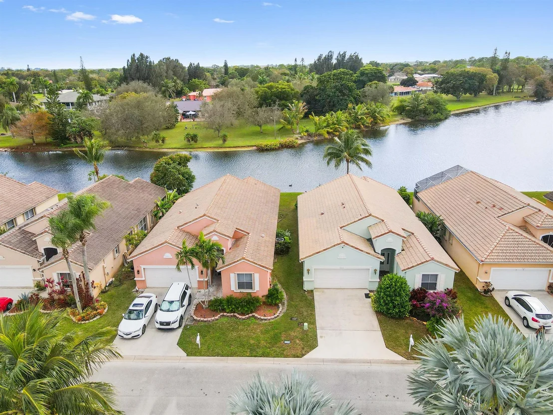 Photo of 9520 Lago Drive