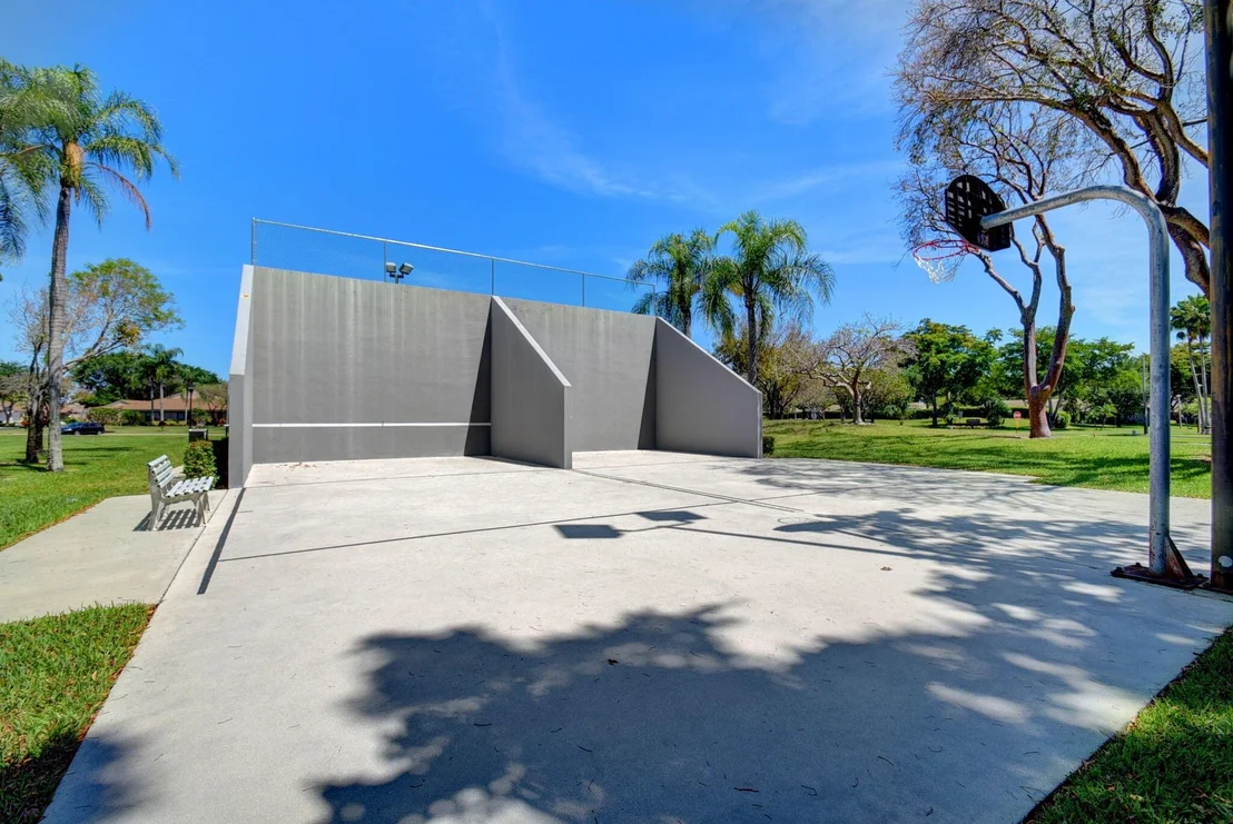 Photo of 8269 Springtree Road