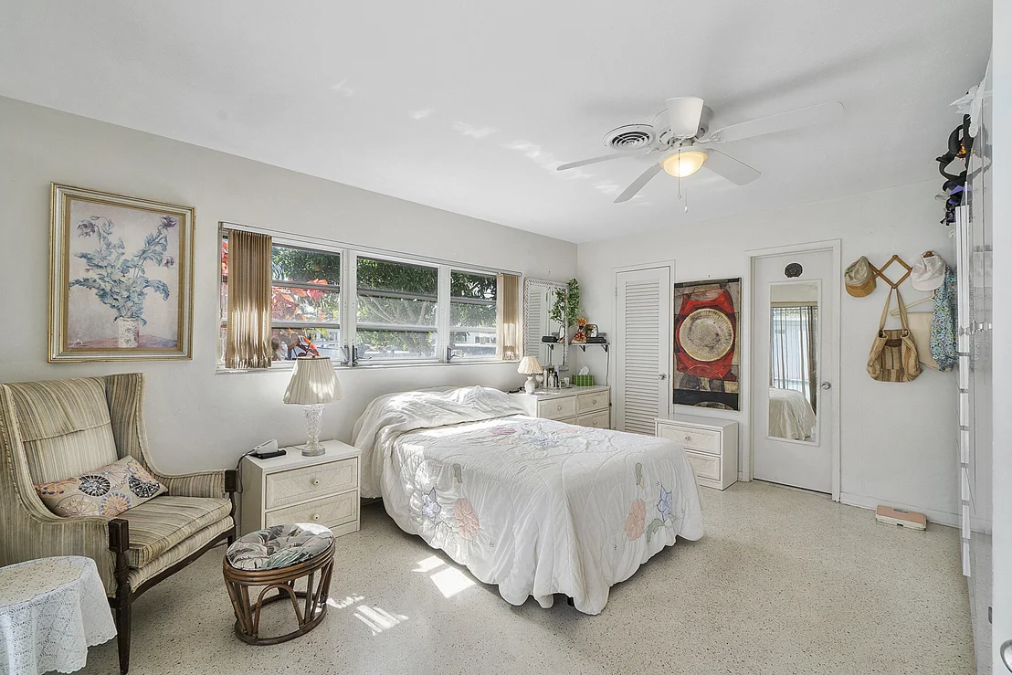 Photo of 2560 SE 9th Street