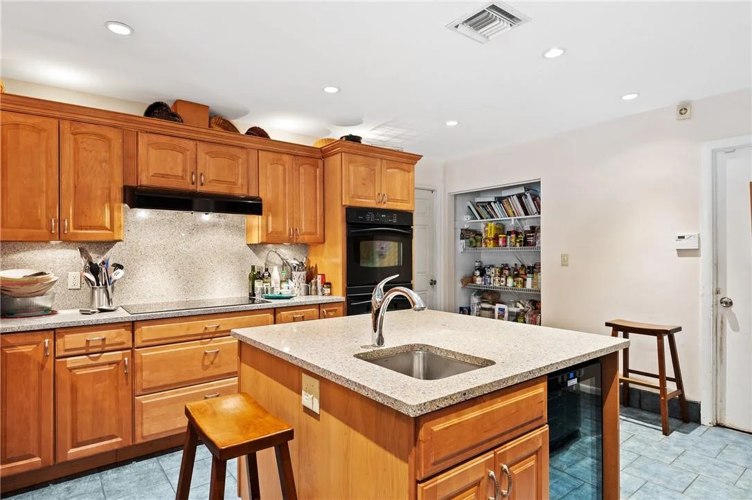 Photo of 636 West Drive
