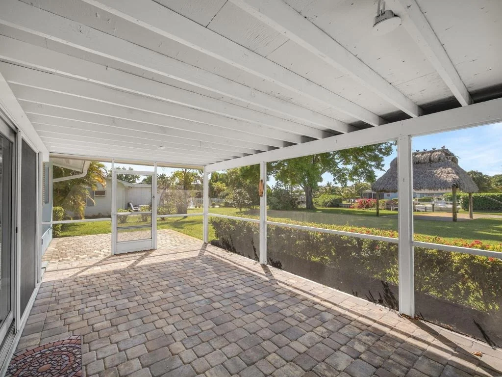 Photo of 1580 NW Lakeside Trail