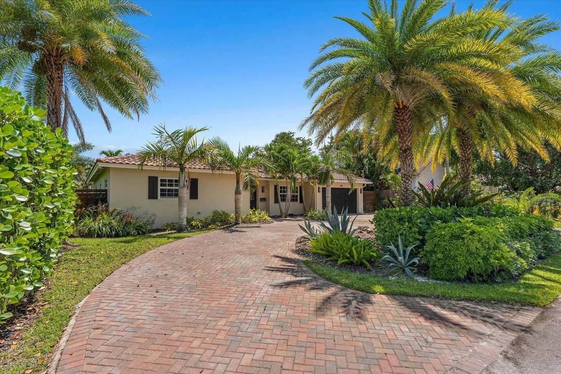 Photo of 884 NW 6th Drive