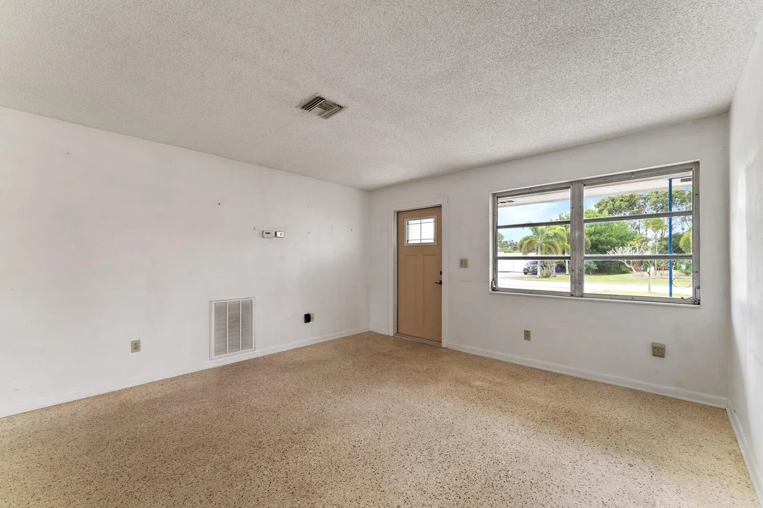 Photo of 1121 NW 15th Terrace