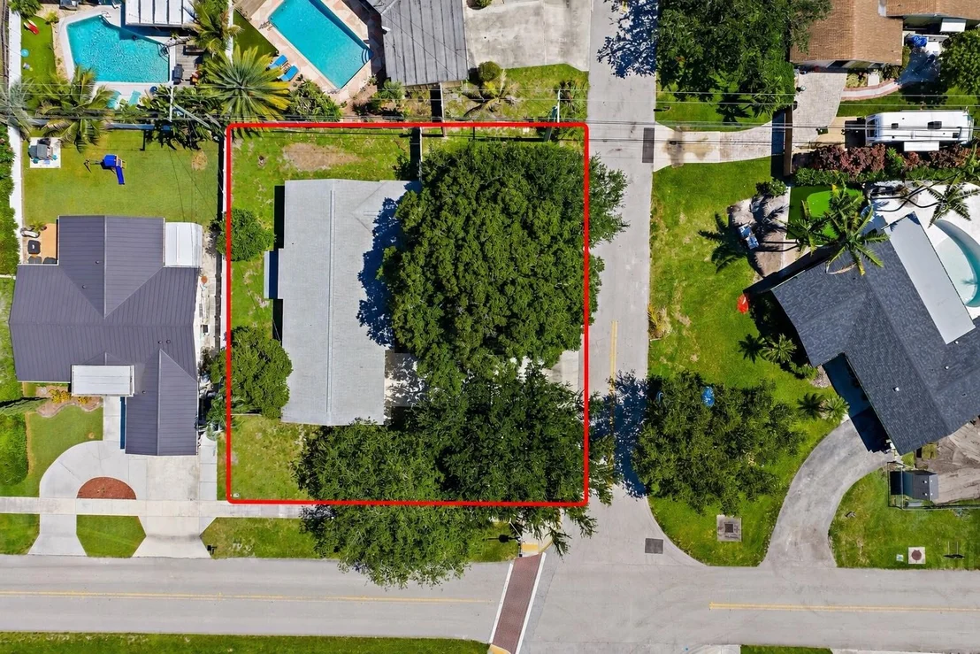 Photo of 678 Riverside Drive