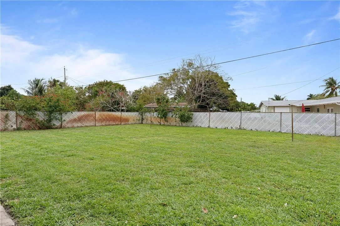 Photo of 325 Henthorne Drive