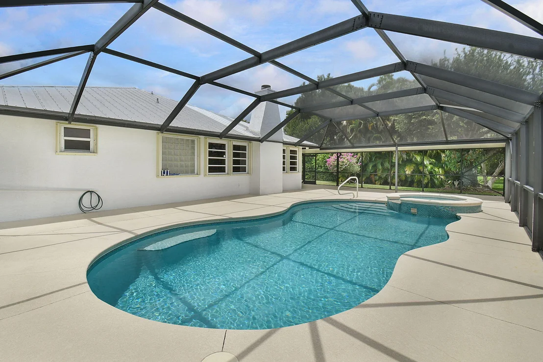 Photo of 895 SE Waterside Way