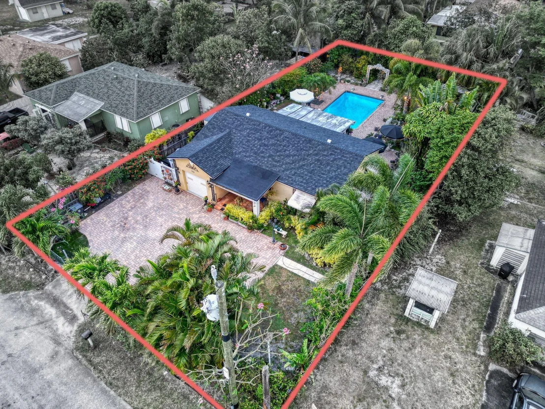 Photo of 910 Sylvan Lane