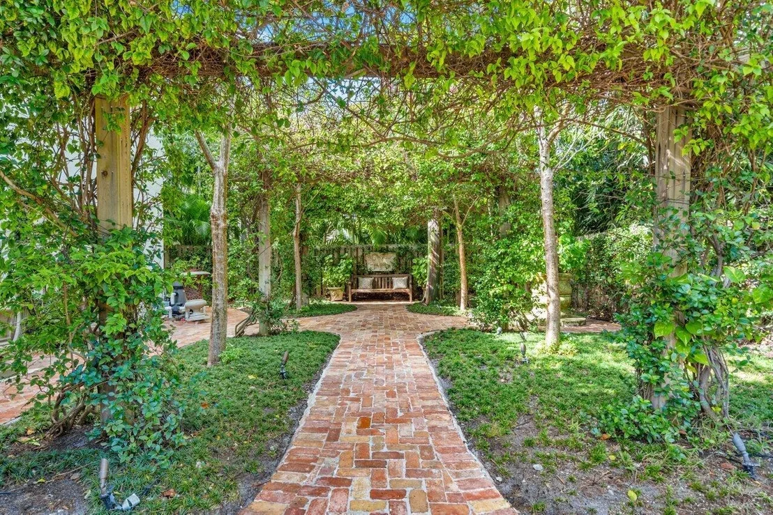 Photo of 855 Azalea Street