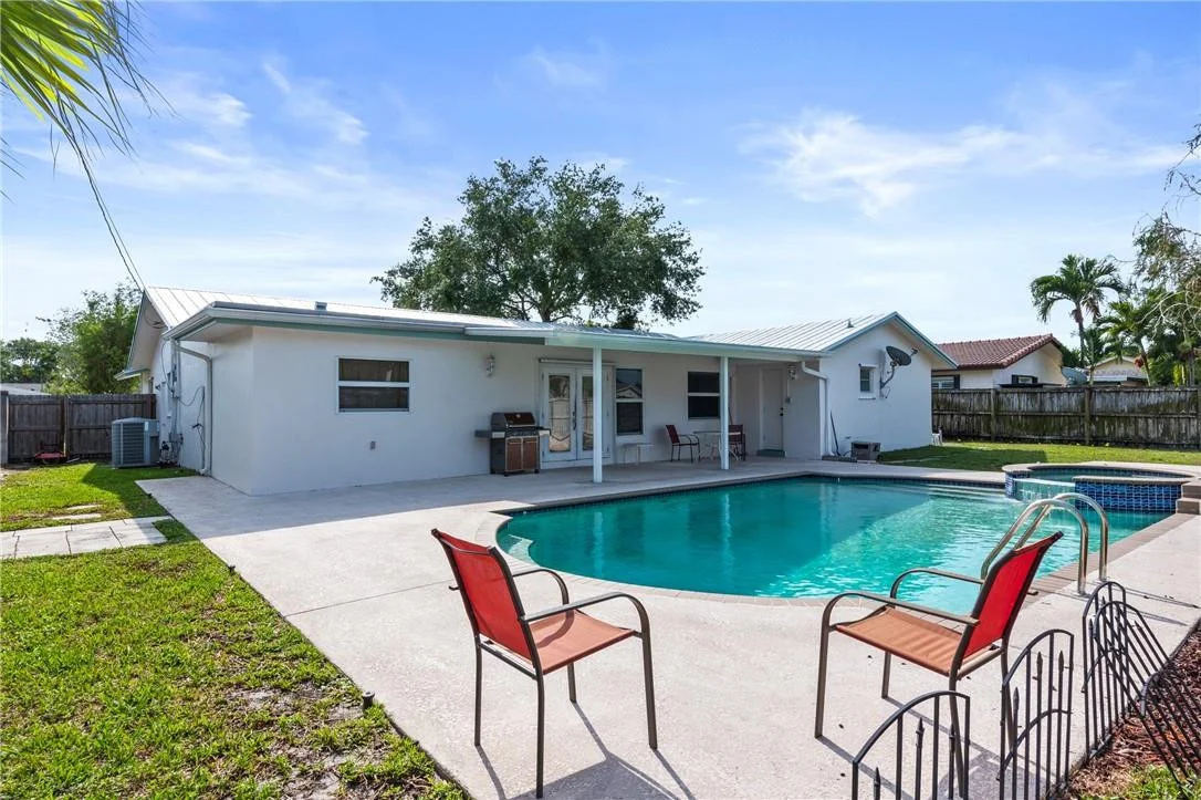 Photo of 636 West Drive
