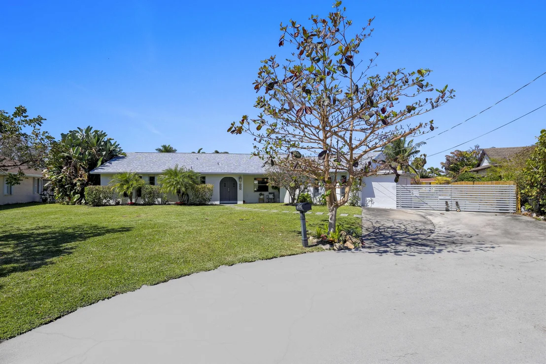 Photo of 6797 Bayshore Drive