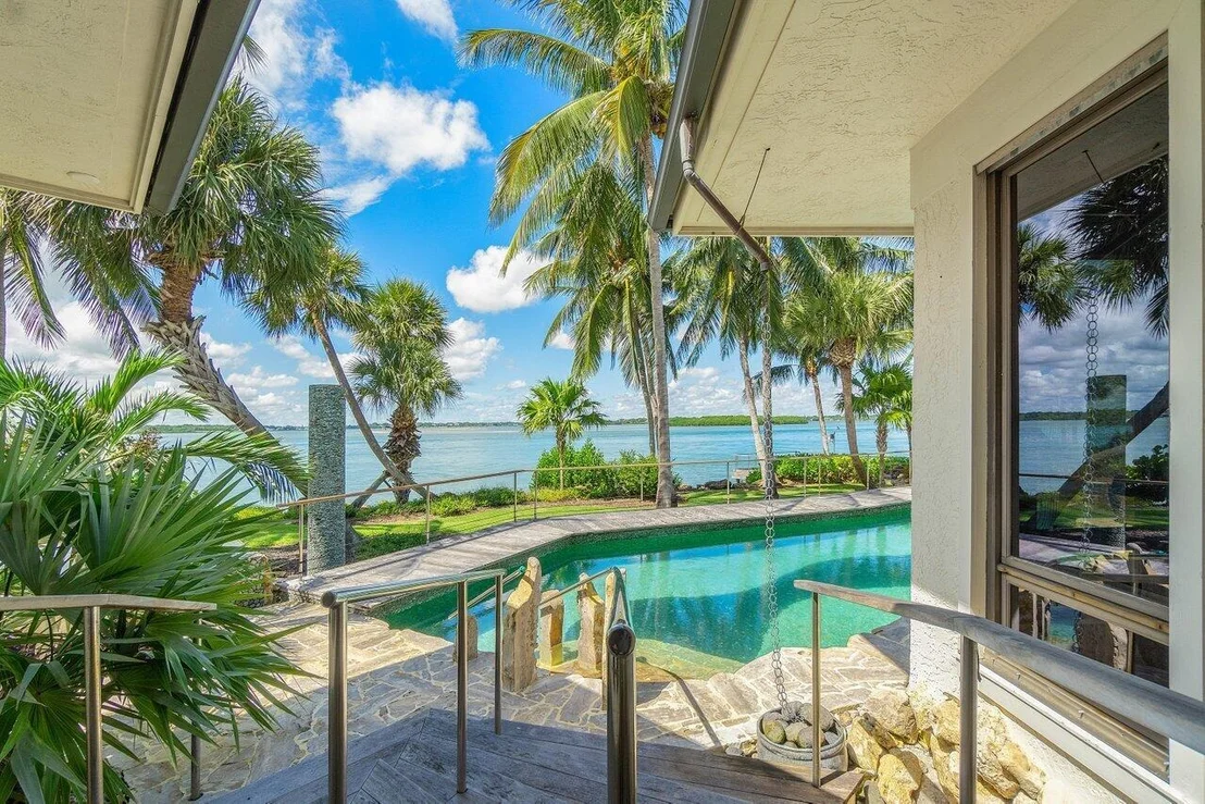 Photo of 6400 SE Inlet Way