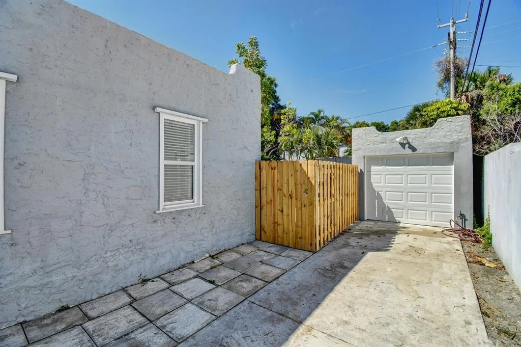 Photo of 415 Avenida Alegre