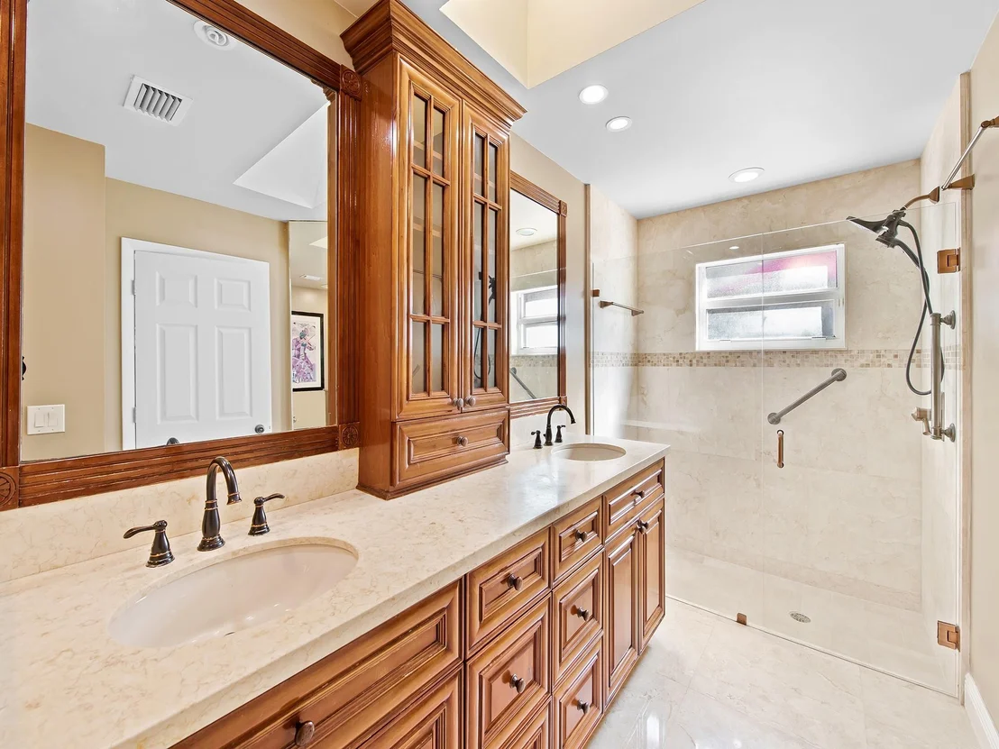Photo of 10984 Highland Circle