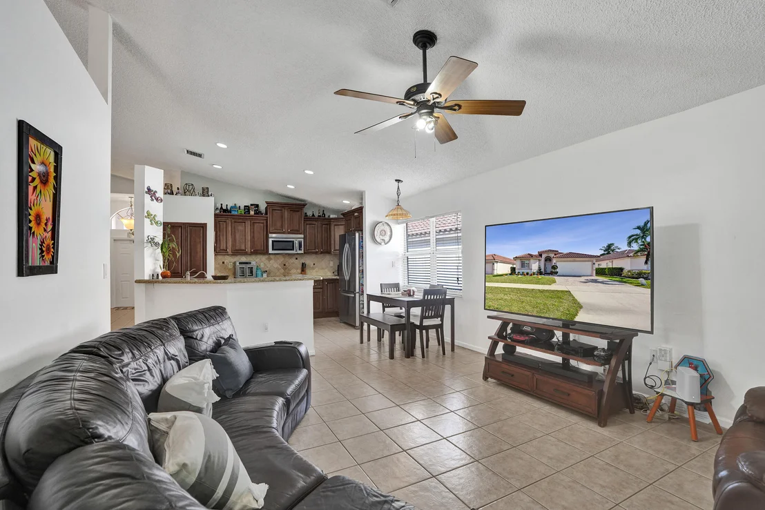 Photo of 7572 Parkside Lane