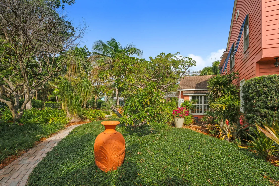 Photo of 243 Pershing Way