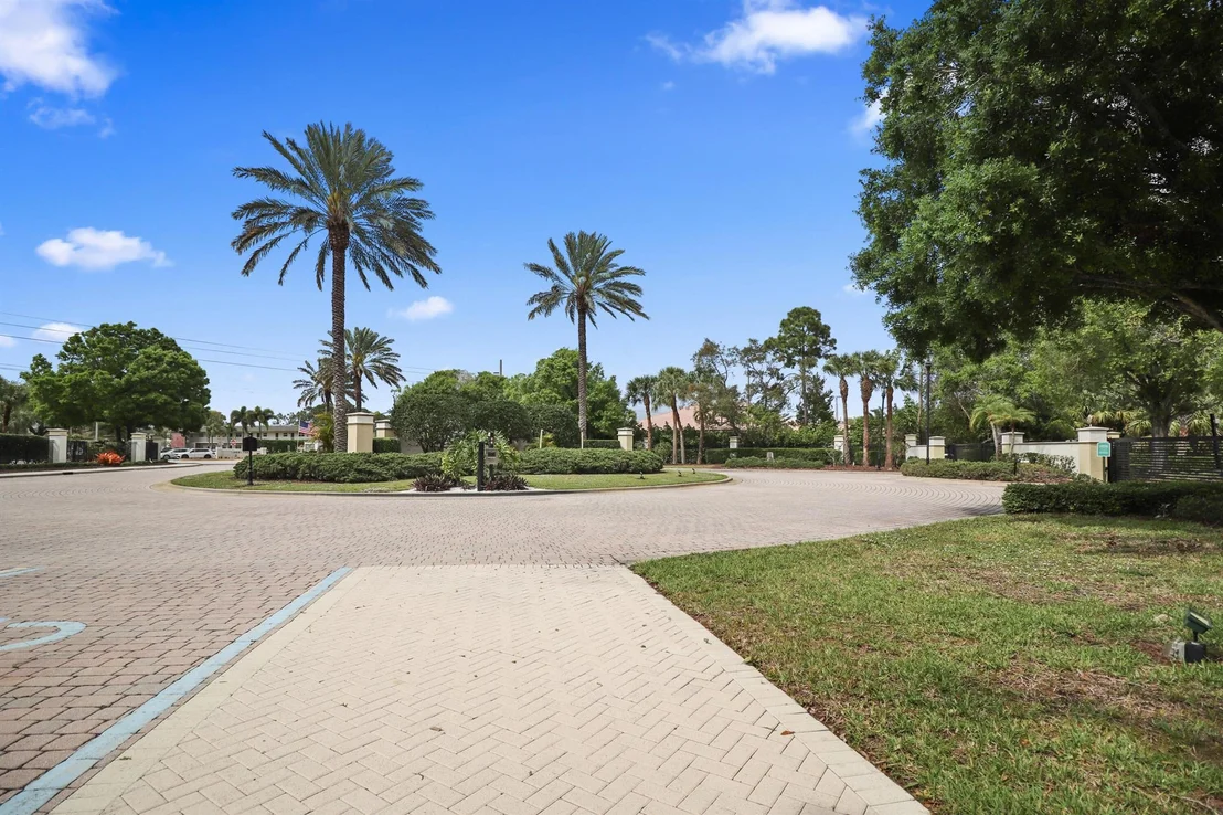 Photo of 272 SE Kitching Circle