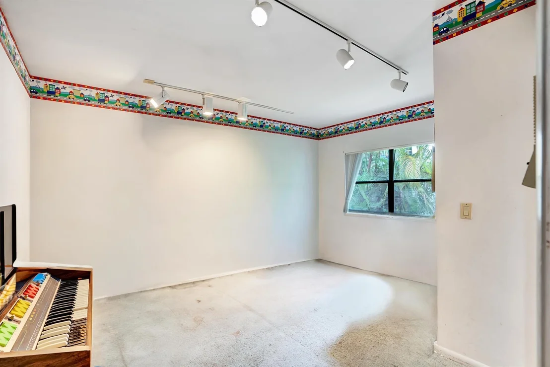 Photo of 3899 Live Oak Boulevard