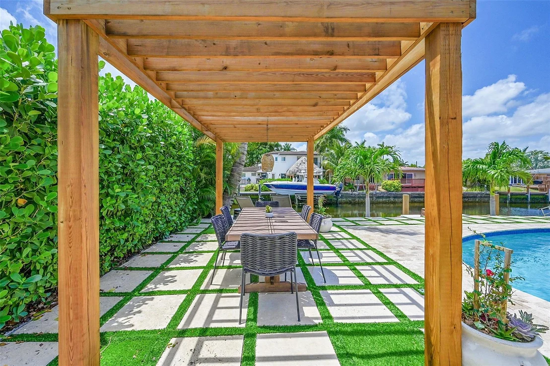 Photo of 931 SE 5th Avenue