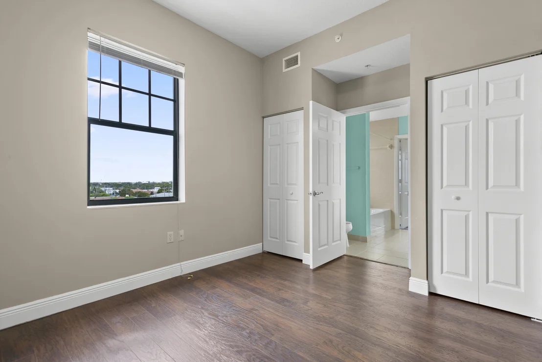 Photo of Unit 607 at 511 Lucerne Avenue