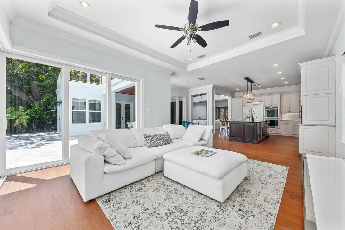 Photo of 202 E Riverside Drive