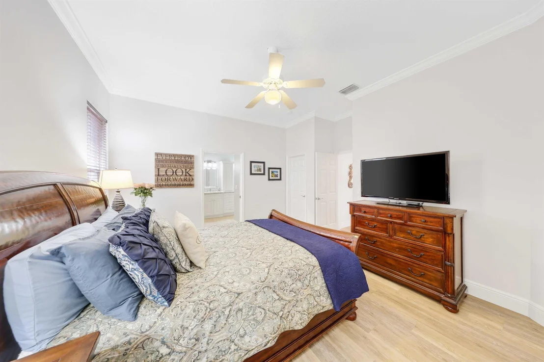 Photo of 560 Anchor Point