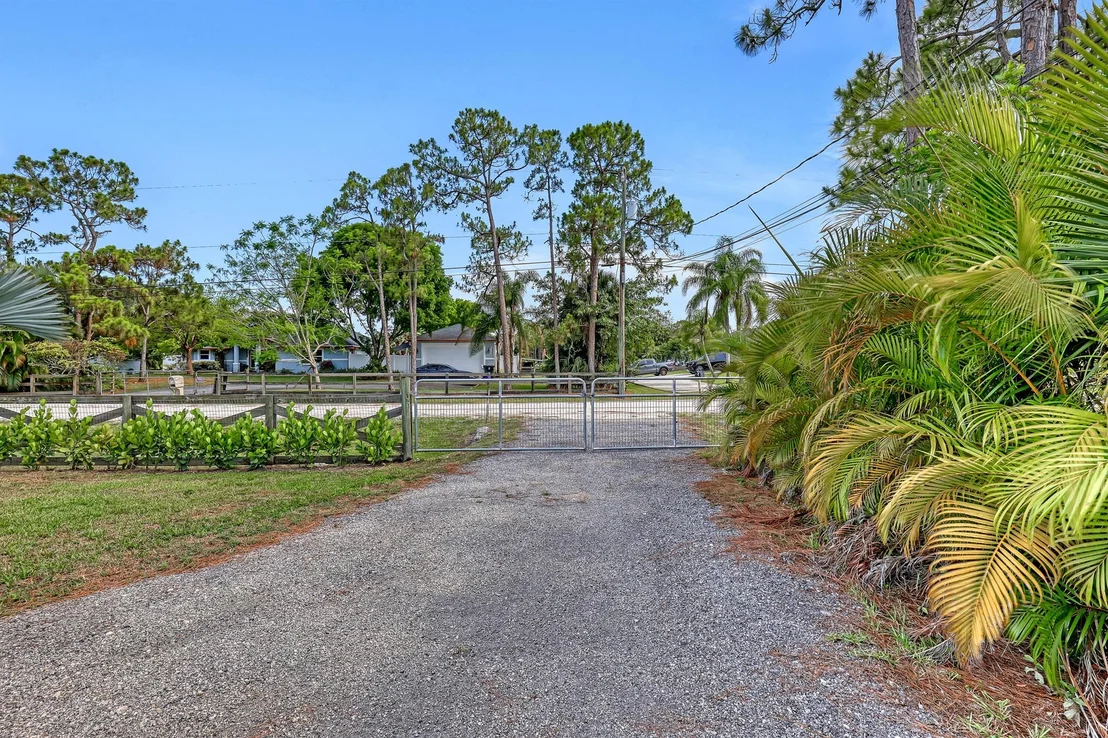 Photo of 15437 76th Road N