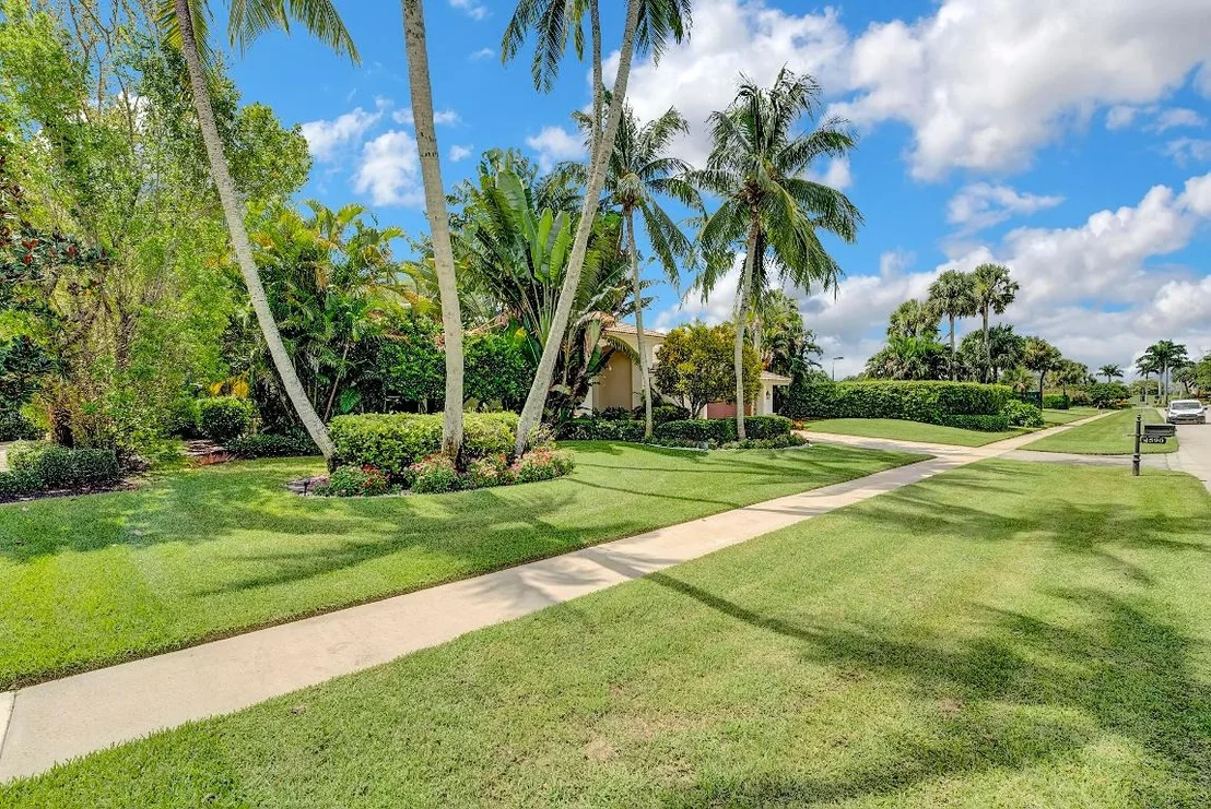 Photo of 4590 Live Oak Boulevard