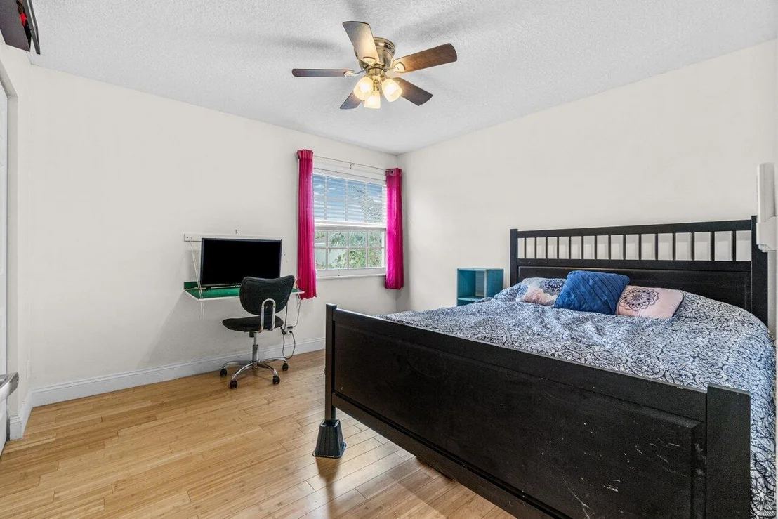 Photo of 1071 Fairfax Circle W
