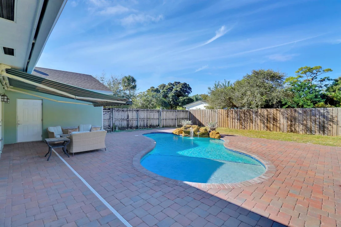 Photo of 2867 Oak Drive