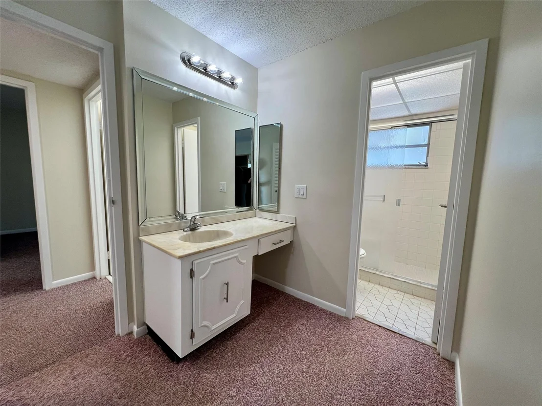 Photo of Unit 2011 at 3000 Riverside Drive