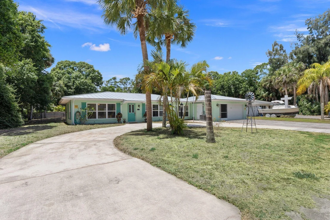 Photo of 1835 Flora Lane