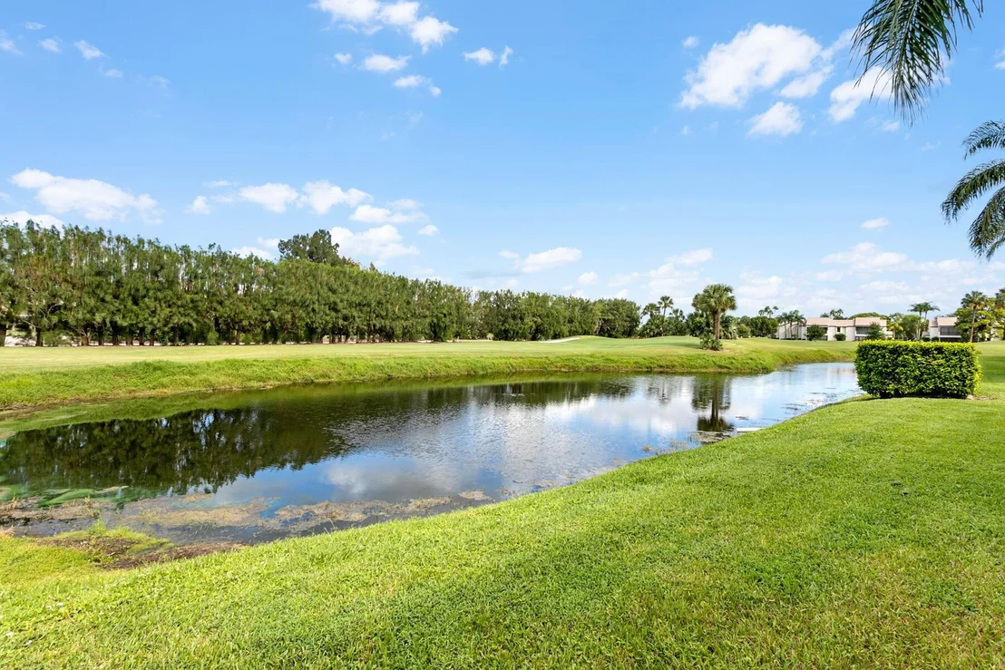 Photo of Unit E at 201 Pinecrest Circle