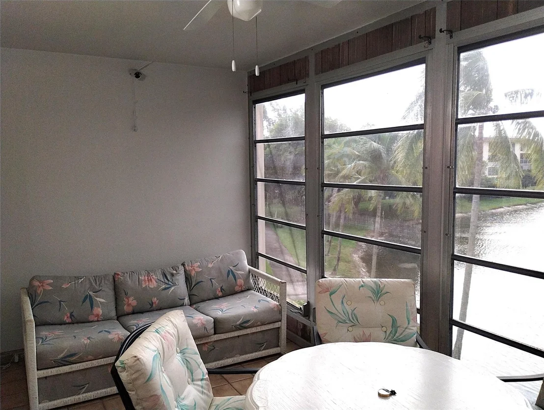 Photo of Unit H3 at 1905 Bermuda Circle