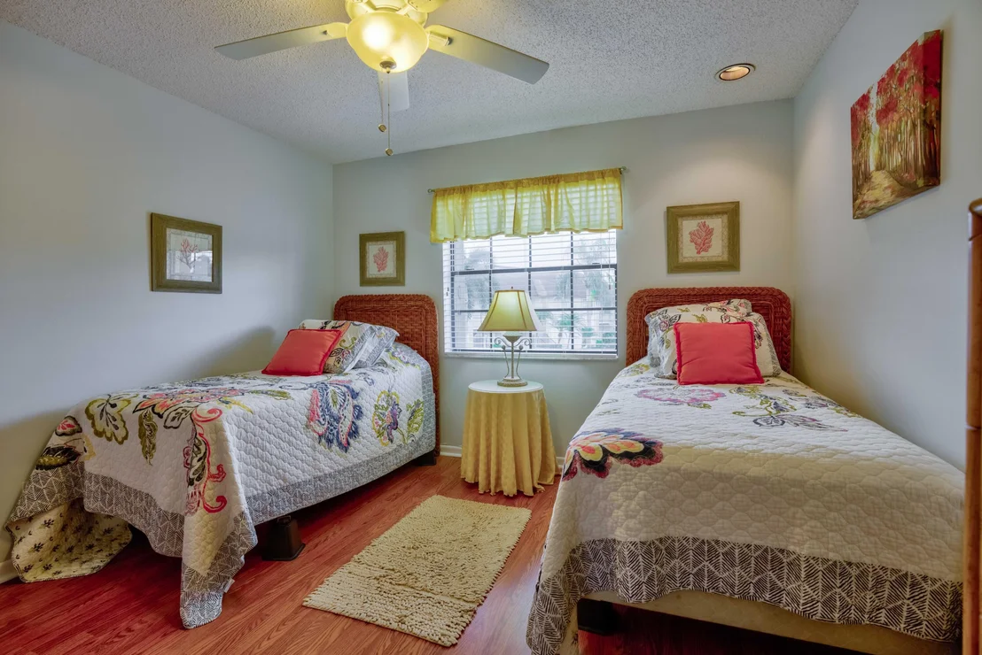 Photo of Unit E at 702 Pinecrest Circle