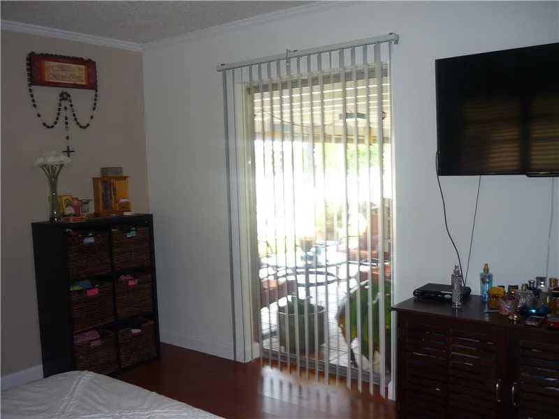 Photo of 6298 Lakeshore Drive