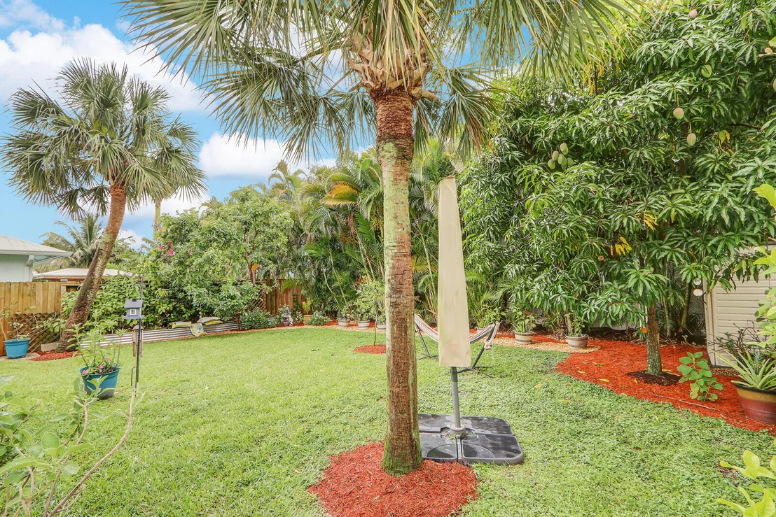 Photo of 17580 Cinquez Park Road E
