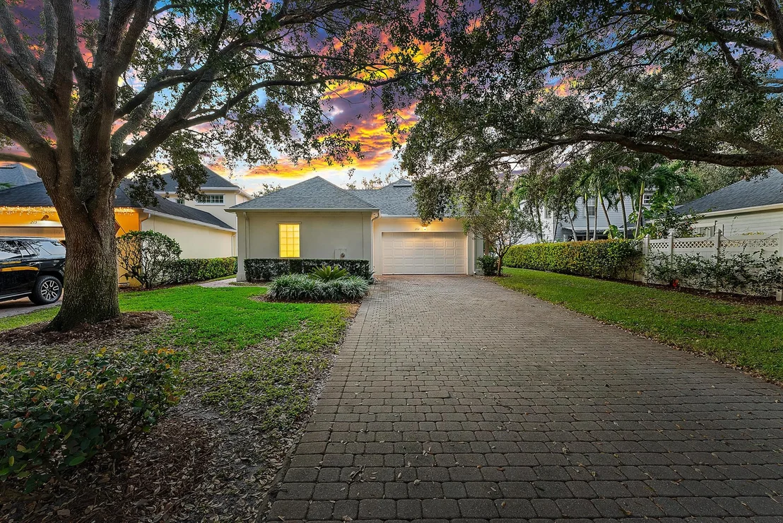 Photo of 213 Barbados Drive