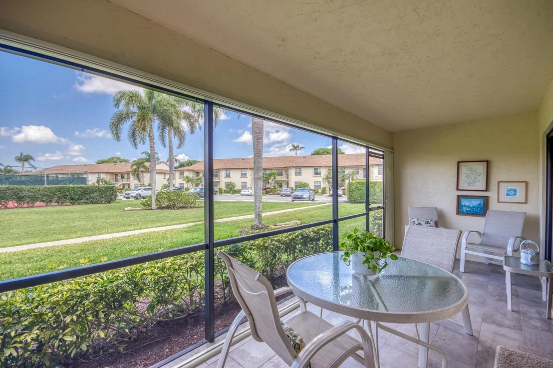 Photo of Unit E at 901 Pinecrest Circle