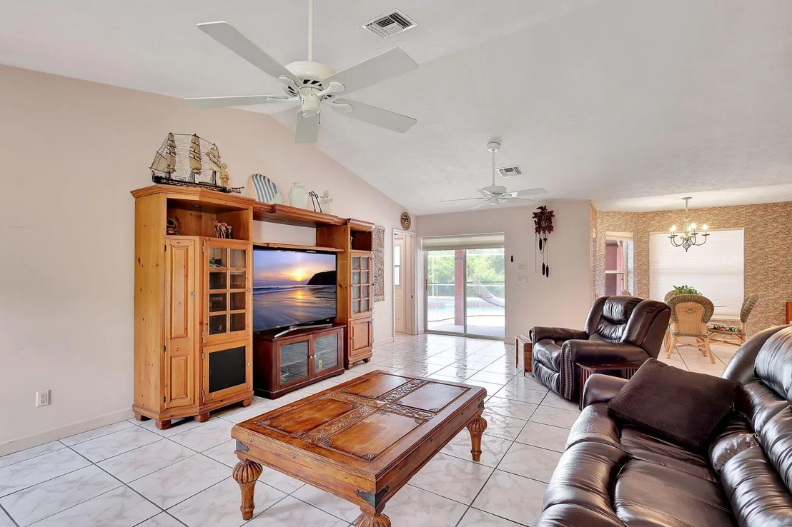 Photo of 1624 SW Gregor Way Way