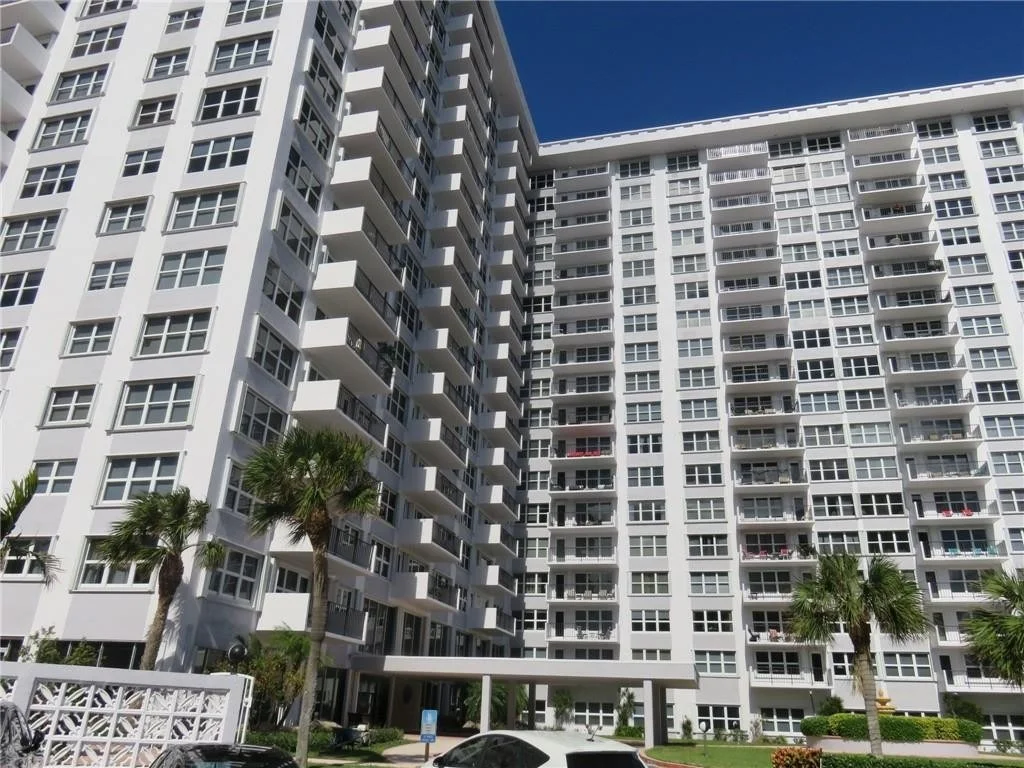 Photo of Unit 607 at 405 N Ocean Boulevard