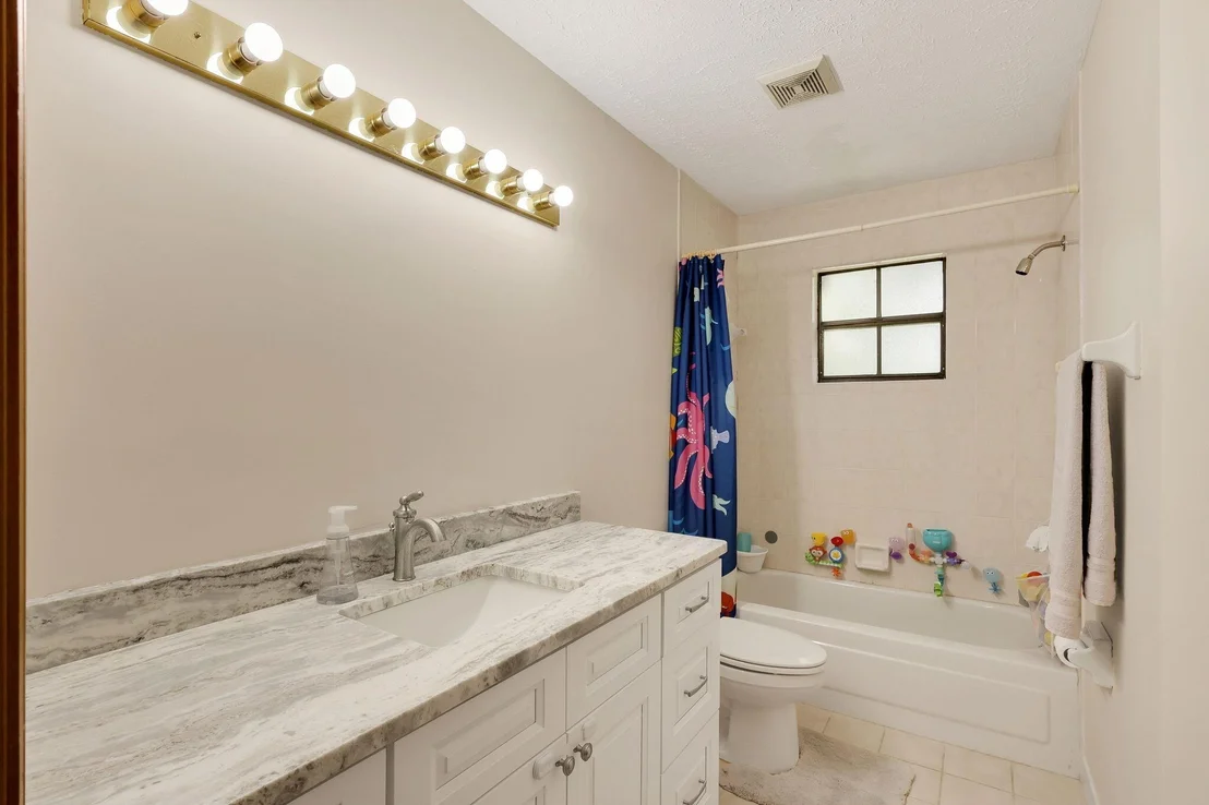 Photo of 5619 Oleander Avenue