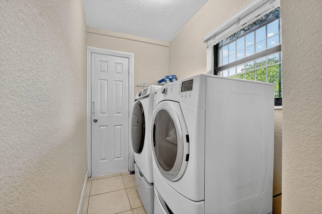 Photo of 1035 Soelca Drive