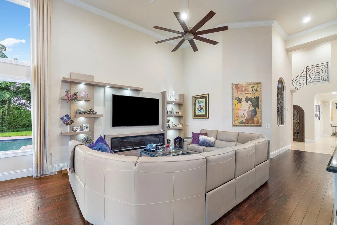 Photo of 5818 Windsor Terrace
