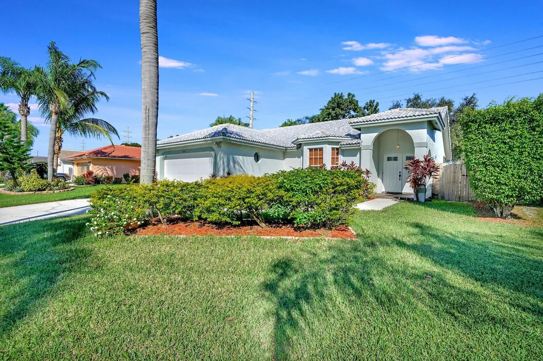 Photo of 5041 Rosen Boulevard