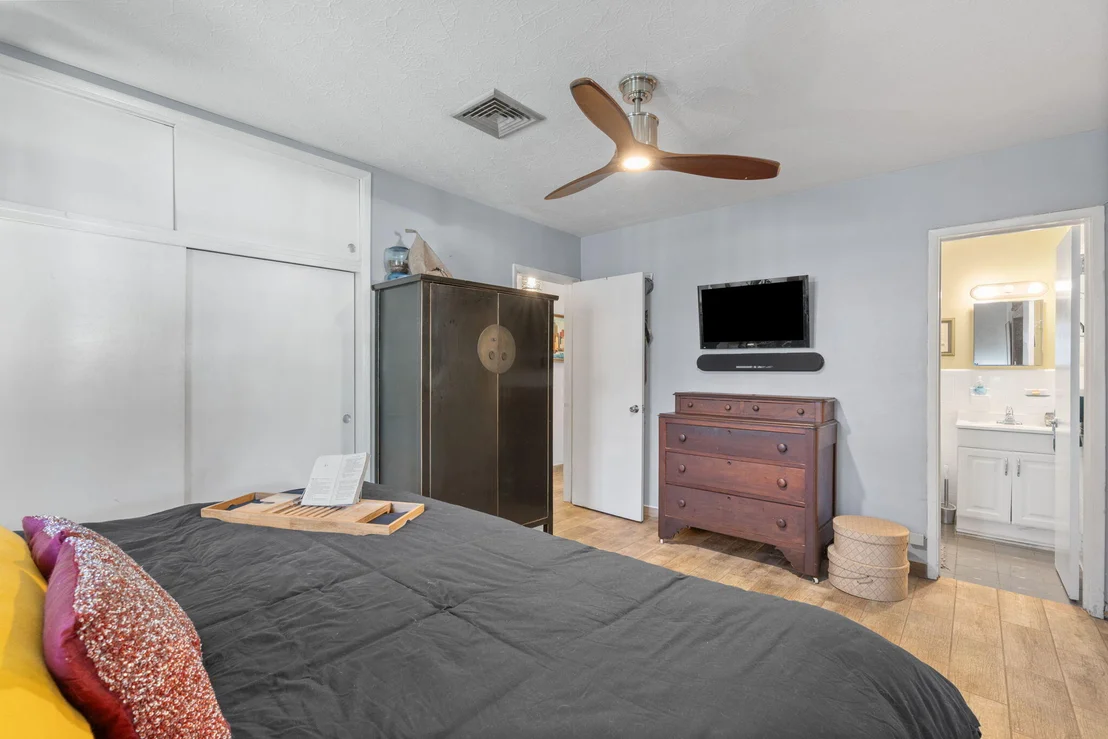 Photo of 240 SE 2nd Avenue
